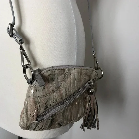 CHEZ by Cheryl Gold Silver Crossbody Bag - Picture 3 of 7